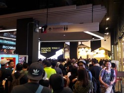 Antrean Penukaran Tiket Konser Coldplay di Bangkok Mengular Berjam-jam