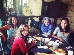 Triyaningsih Pilih-Pilih Tempat Hangout yang Asyik Buat Ngobrol