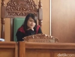 Lidya, Hakim Cantik yang Jadi Perhatian di Sidang Anak Gugat Ibu