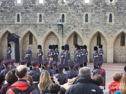 Di Kastil Windsor, Bisa Lihat Upacara Pergantian Penjaga yang Keren!