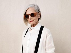 Penampilan Stylish Wanita 63 Tahun di Iklan Mango