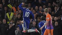 Dengan hasil ini, Chelsea masih kokoh di puncak klasemen sementara dengan perolehan 72 poin dari 30 pertandingan. Mereka unggul tujuh poin atas Tottenham Hotspur yang berada di posisi kedua. Sementara itu, City tetap di peringkat keempat dengan 58 poin. Reuters / Toby Melville.
