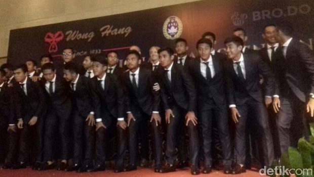 Timnas U-22 Tampil Berkelas dengan Setelan Jas