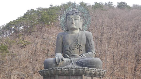 Penampakan Patung Buddha Raksasa di Korea