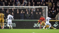 Bermain di Liberty Stadium, Kamis (6/4/2017) dinihari WIB, Swansea memimpin lebih dulu melalui Wayne Routledge di menit 11. Keunggulan itu terjaga hingga akhir babak kedua. Reuters / Rebecca Naden.