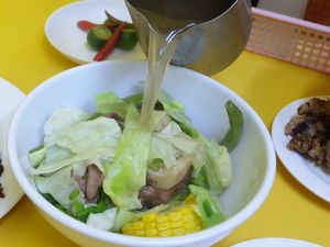 Gurih Menghangatkan Sup Tulang Sumsum Racikan Carinderia