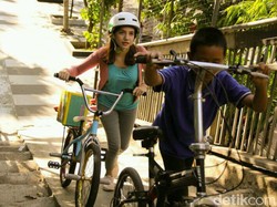 Cassandra Lee Tertantang Berkelahi dan Main BMX di Nathan & Nadia