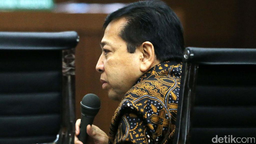 Anas dan Novanto Bantah Terima Uang e-KTP Anas dan Novanto Bantah Terima Uang e-KTP