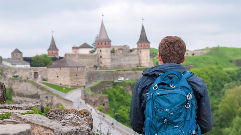 Ilustrasi traveler di kastil (dok. Thinkstock) Ilustrasi traveler di kastil (dok. Thinkstock)