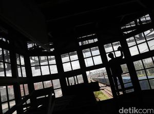 Aksi Bersih-bersih Stasiun Tanjung Priok