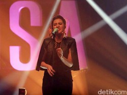 Raisa Bakal Ramaikan Parade Asia Afrika Carnival di Bandung