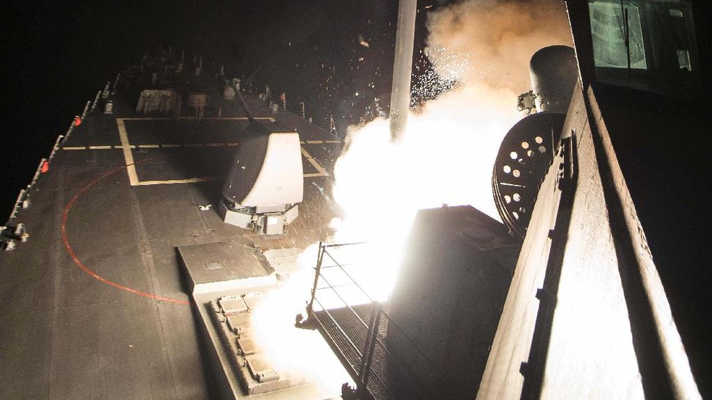 AS Tembakkan 59 Rudal Tomahawk ke Suriah AS Tembakkan 59 Rudal Tomahawk ke Suriah