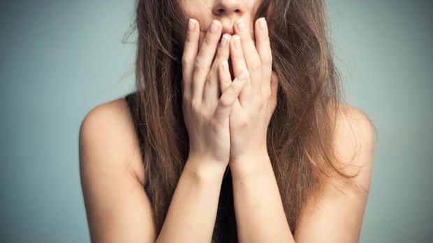 5 Fase Berduka Saat Pasangan Jadi Korban Pesawat Jatuh 