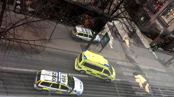 Mengerikan! Ini Foto-foto Teror Truk di Swedia