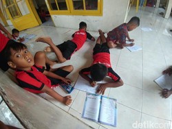 Murid Belajar di Musala, Pembangunan Kelas Baru Tunggu Tukar Guling