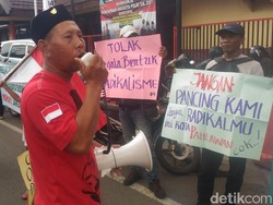 Warga Surabaya Tolak Pengajian Habib Rizieq di Masjid Ampel