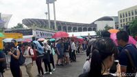 Duh, Ini Antrean Panjang Penukaran Tiket Coldplay di Bangkok