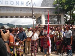 Kembalinya Pusaka dari RI ke Timor Leste Lewat Jembatan Air Mata