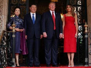 Anggun dan Memikat, Melania Trump Pakai Gaun Merah Bertemu Presiden China