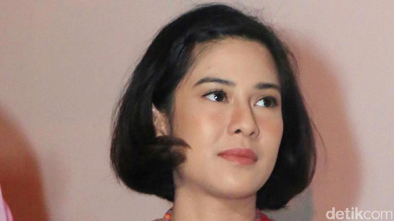 Heboh Video Dian Sastro Tepis Tangan Fans, Hanung Bramantyo Minta Maaf