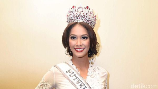 Gaya Puteri Indonesia 2017 di Nobar Kartini