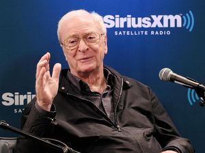 Michael Caine Gak Jadi Pensiun, Bakal Comeback di Usia 92 Tahun Michael Caine Gak Jadi Pensiun, Bakal Comeback di Usia 92 Tahun