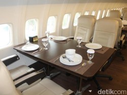 Yang Asyik di Ancol, Makan di Dalam Pesawat