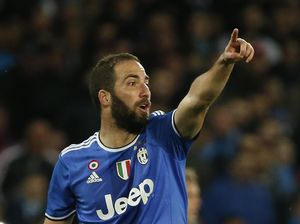 Sorakan Suporter Tak Cukup untuk Hentikan Higuain