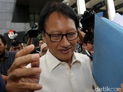 Dicecar Hakim, Eks Dirut PNRI Menangis di Sidang e-KTP