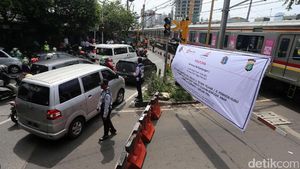 Penutupan Perlintasan KA Pejompongan I
