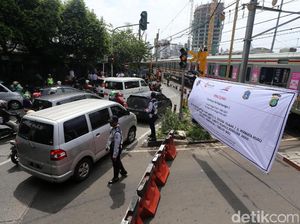 Penutupan Perlintasan KA Pejompongan I Penutupan Perlintasan KA Pejompongan I