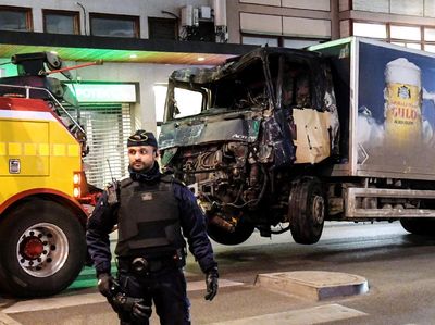Truk Penabrak Pejalan Kaki di Swedia Dievakuasi