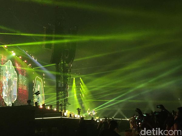 Antre Seharian, Begini Meriahnya Konser Coldplay di Bangkok