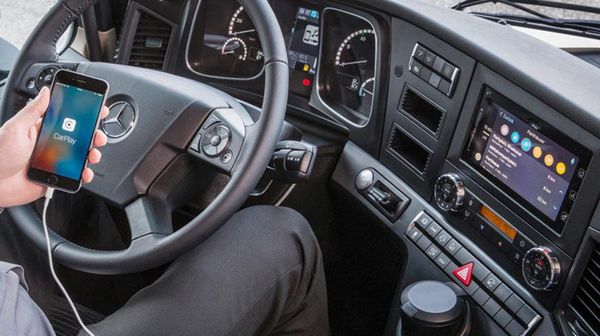 Truk Kini Bisa Terhubung ke Smartphone
