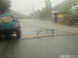 Banjir, Sejumlah Jalan di Garut Tidak Bisa Dilalui