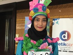 Unik, Calon Perawat Ini Pakai Gaun dari Plastik Bekas di Sunsilk Hijab Hunt