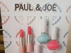 Gemas, Ada Lipstik Berbentuk Kepala Kucing