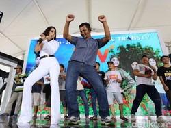 Bebizie Ajak Pengunjung Carrefour Ciputat Bergoyang