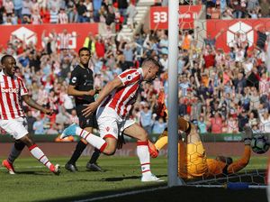 Liverpool Sementara Tertinggal 0-1 dari Stoke Liverpool Sementara Tertinggal 0-1 dari Stoke