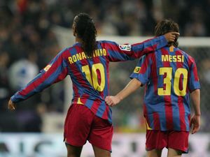 Lionel Messi yang Bayar Uang Jaminan Ronaldinho? Hoax!