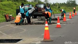 Baru Diresmikan Jalan Tol Cipali Sudah Rusak