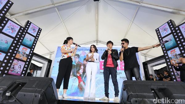 Meriahnya Hangout with All Stars di Carrefour Ciputat