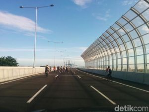 Anies Ingin Road Bike Masuk Tol, Sesuai Undang-undang Bisa?