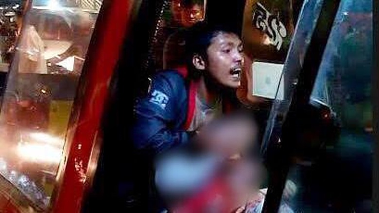 Menegangkan! Detik-detik Aiptu Sunaryanto Tembak Penodong di Angkot Menegangkan! Detik-detik Aiptu Sunaryanto Tembak Penodong di Angkot