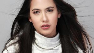 Lihat Gaya Cantik Pevita Pearce Saat Menyantap Makanan Favoritnya
