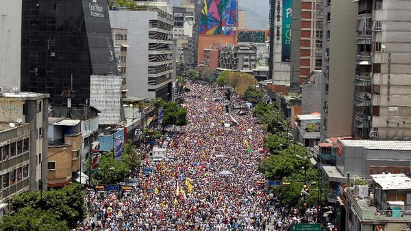 Krisis Venezuela, Ribuan Pendemo Turun ke Jalan
