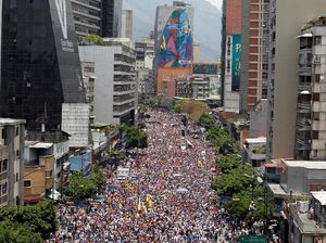 Krisis Venezuela, Ribuan Pendemo Turun ke Jalan