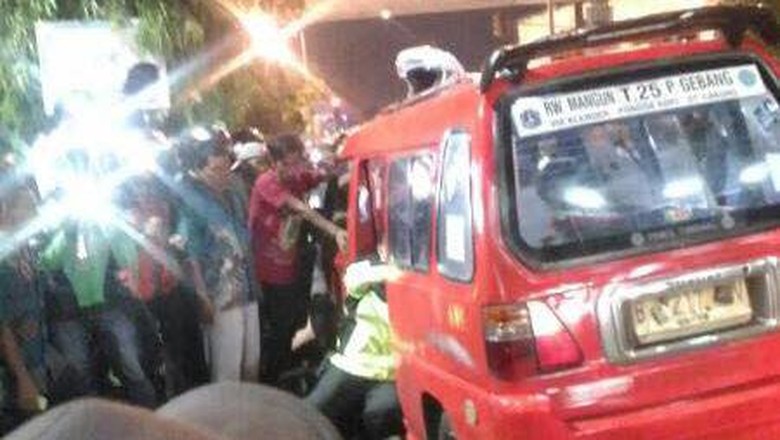 Kronologi Penyanderaan Penumpang yang Ditodong di Angkot di Jaktim Kronologi Penyanderaan Penumpang yang Ditodong di Angkot di Jaktim
