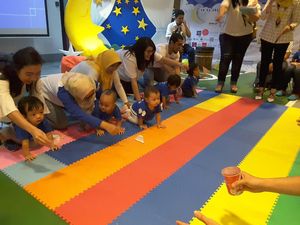 Gemasnya Melihat Aksi Anak 1 Tahun Lomba Merangkak dan Jalan