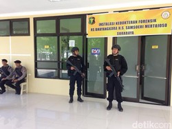 Identifikasi 6 Terduga Teroris Dijaga Ketat Brimob Bersenjata